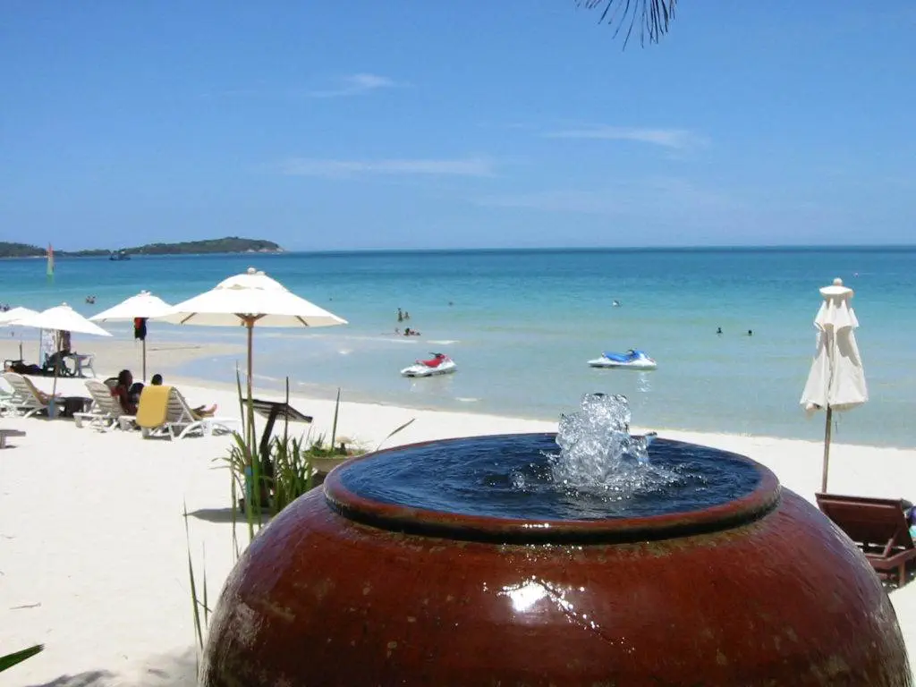 Wellness thailändischer Strand Wassergefäß